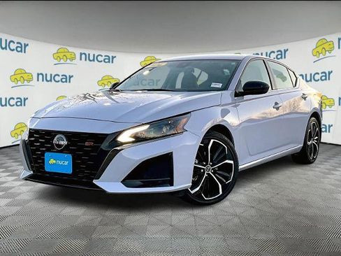 Certified 2024 Nissan Altima 2.5 SR image 3