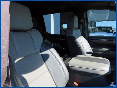 Used 2023 Chevrolet Silverado 1500 ZR2 w/ Technology Package AWD/4WD image 10