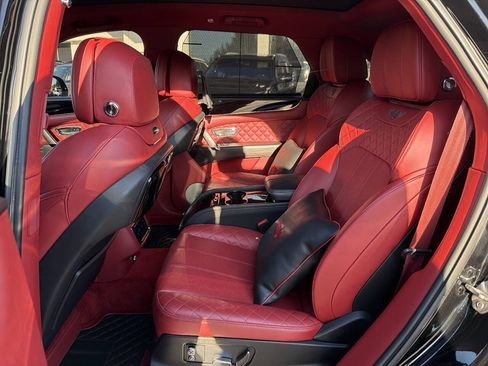 Used 2017 Bentley Bentayga AWD/4WD image 39