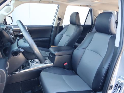 Used 2018 Toyota 4Runner SR5 Premium AWD/4WD image 32