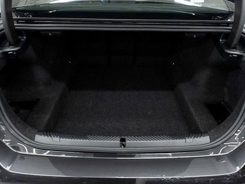 Used 2025 BMW 530i xDrive image 32