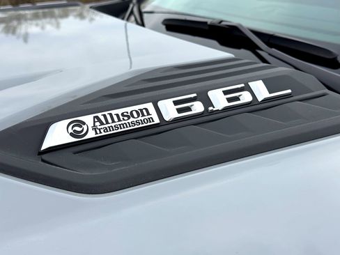 Used 2024 Chevrolet Silverado 2500 Custom w/ Custom Value Package image 3