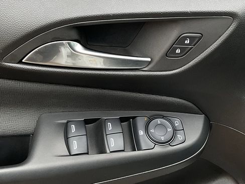 Used 2025 Buick Envista Preferred image 12