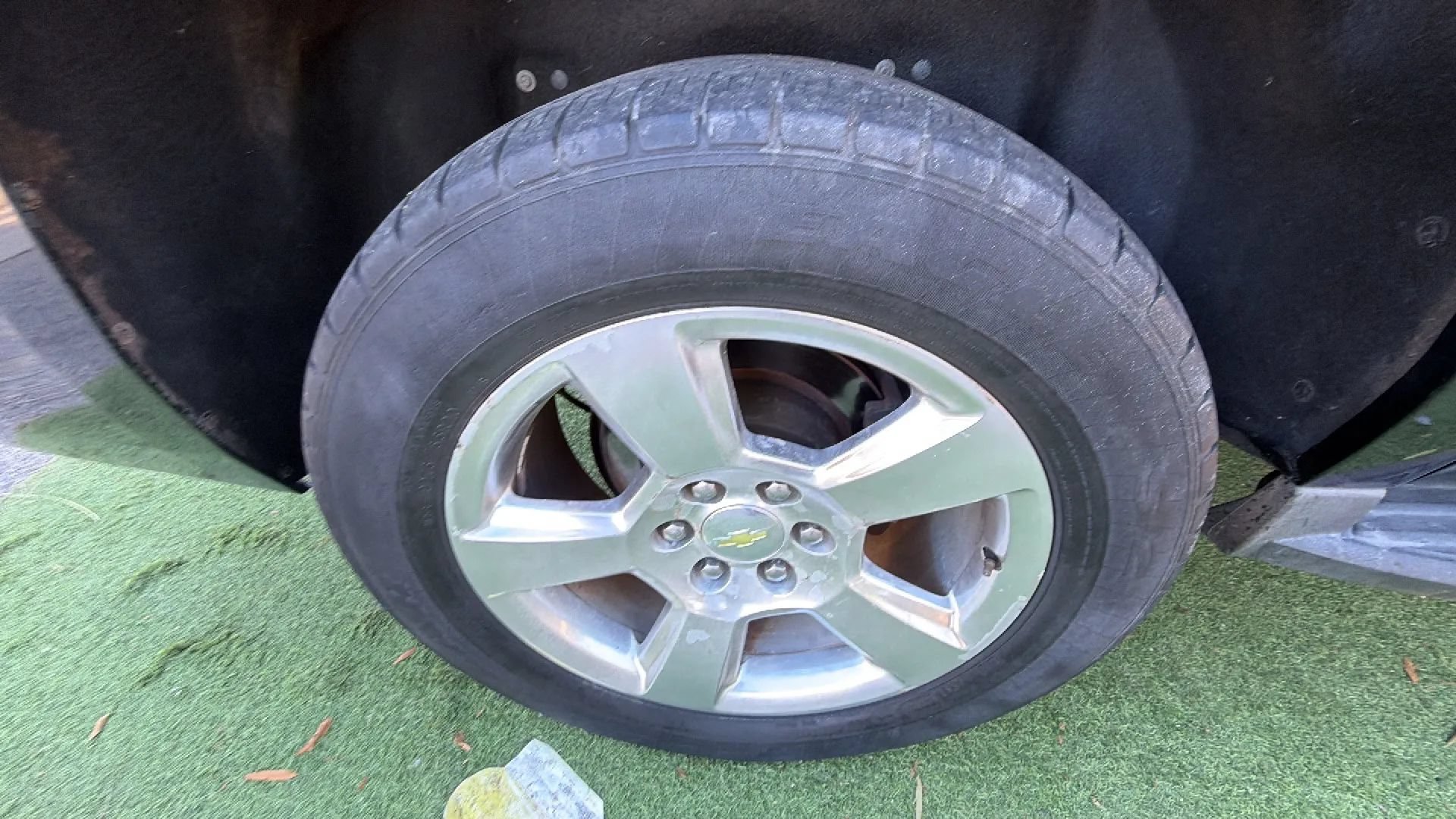 Used 2015 Chevrolet Suburban LT RWD image 36