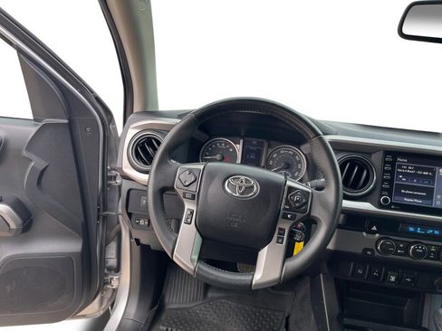 Used 2021 Toyota Tacoma TRD Off-Road image 12