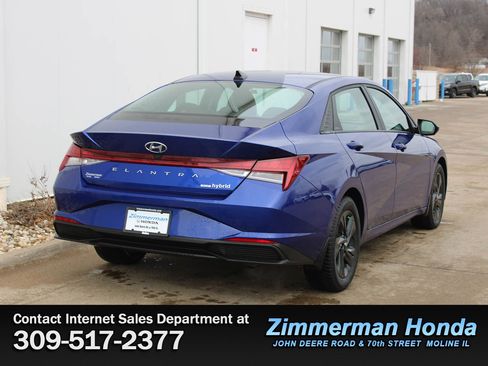 Used 2022 Hyundai Elantra Blue image 2