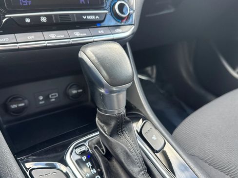 Used 2019 Hyundai Ioniq Plug-In Hybrid image 28