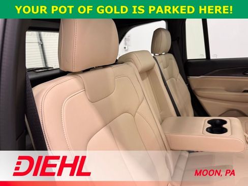 Used 2025 Jeep Grand Cherokee Limited w/ Black Appearance Package image 12