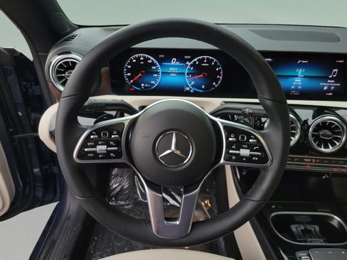 Used 2023 Mercedes-Benz CLA 250 image 27