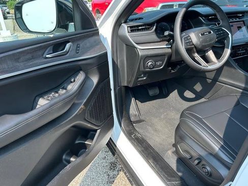 New 2025 Jeep Grand Cherokee Limited w/ Trailer Tow Package image 9