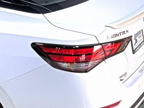 Used 2025 Nissan Sentra SR FWD image 10