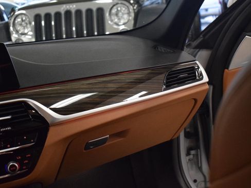 Used 2018 BMW 540i image 42