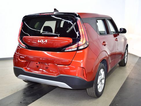 Used 2025 Kia Soul LX w/ LX Technology Package image 7