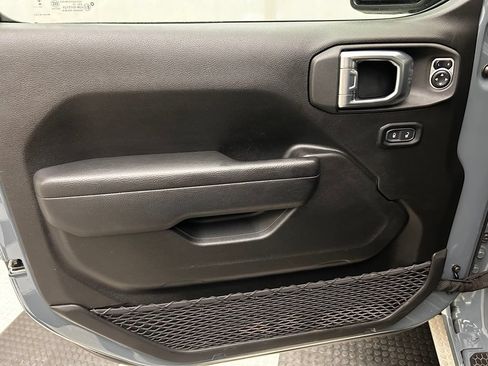 Certified 2024 Jeep Wrangler Unlimited AWD/4WD image 9