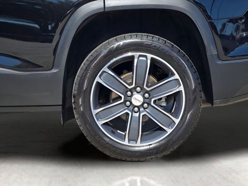 Used 2020 GMC Acadia SLT w/ Premium Package image 23