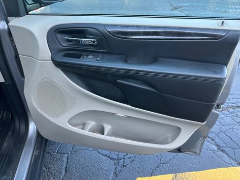 Used 2014 Dodge Grand Caravan American Value Package image 26