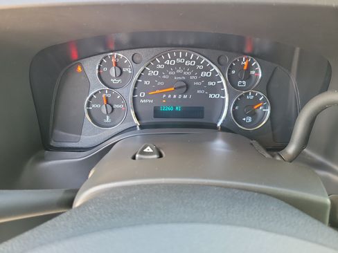 Used 2024 GMC Savana 2500 w/ Driver Convenience Package RWD image 22
