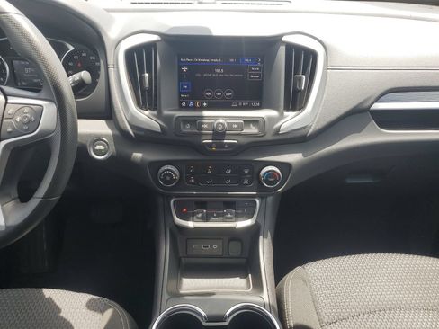 Used 2024 GMC Terrain SLE FWD image 10