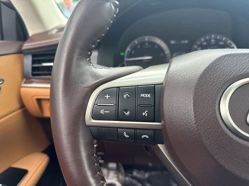 Used 2017 Lexus ES 350 w/ Luxury Package image 22