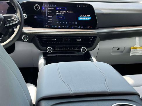 Used 2025 Chevrolet Suburban Premier image 13