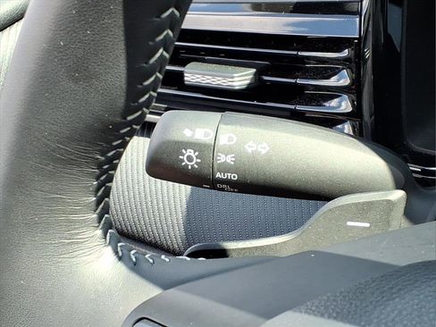 Used 2025 Toyota Camry SE w/ Convenience Package image 30