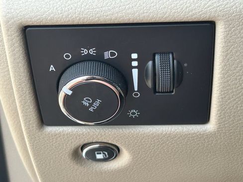 Used 2019 Jeep Grand Cherokee Laredo AWD/4WD image 25