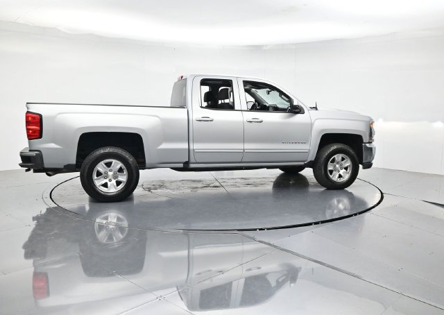 Used 2018 Chevrolet Silverado 1500 LT RWD image 2