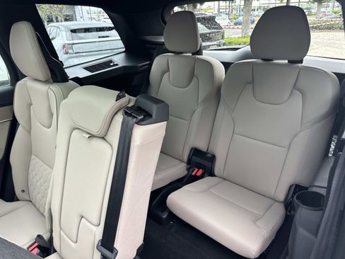 New 2026 Volvo XC90 B6 Plus w/ Protection Package Premier image 18