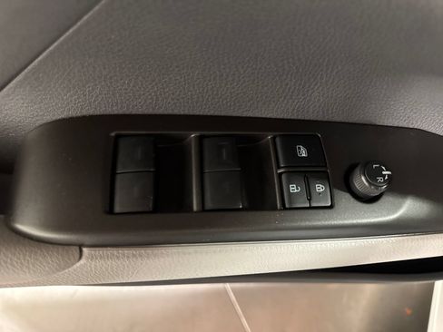 Used 2022 Toyota Camry LE FWD image 18