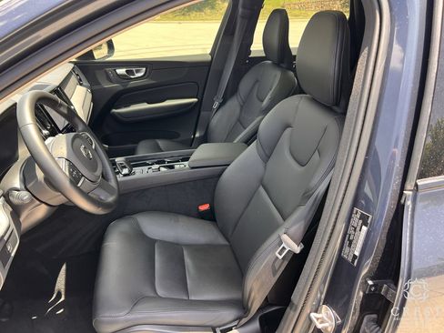 Used 2025 Volvo XC60 B5 Core AWD/4WD image 23