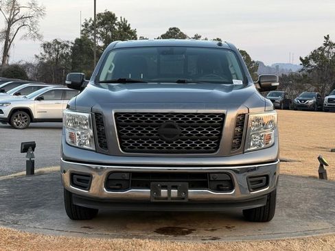 Used 2019 Nissan Titan SV w/ SV Convenience Package image 2