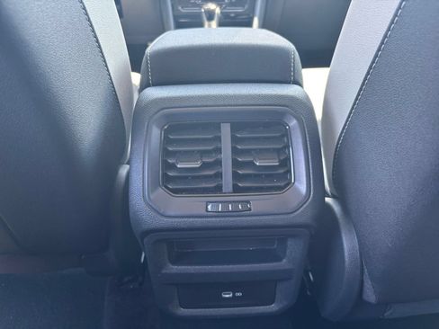 Used 2025 Volkswagen Taos SE AWD/4WD image 23