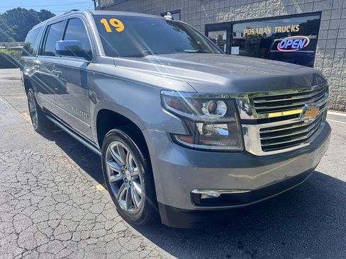 Used 2019 Chevrolet Suburban Premier RWD image 1