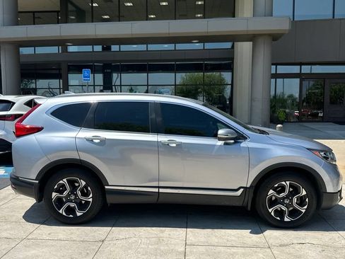 Used 2017 Honda CR-V Touring image 4