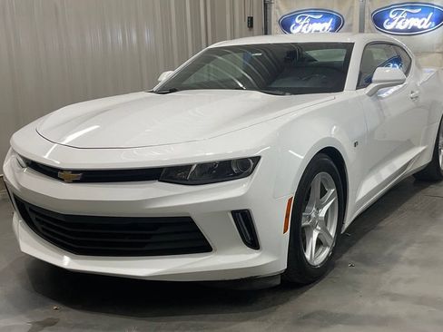 Used 2017 Chevrolet Camaro LT RWD image 5