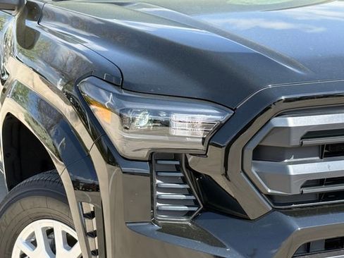 Used 2025 Toyota Tacoma SR5 image 3