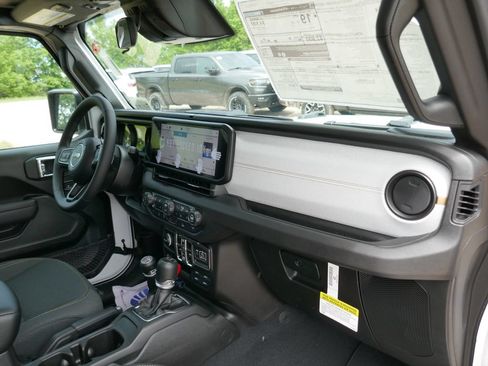New 2026 Jeep Gladiator Sport AWD/4WD image 10