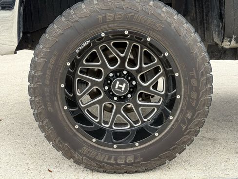 Used 2018 Nissan Titan SV w/ SV Convenience Package image 12