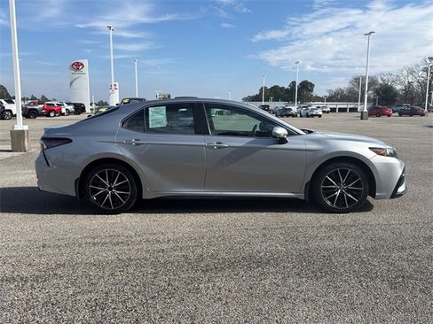 Used 2021 Toyota Camry SE w/ Carpet Mat Package (TMS) image 6