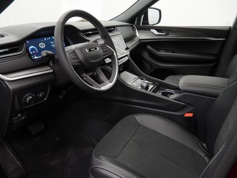 New 2026 Jeep Grand Cherokee Altitude image 17