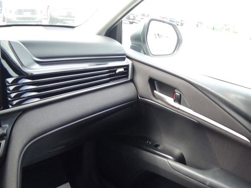 Used 2025 Toyota Camry LE image 23