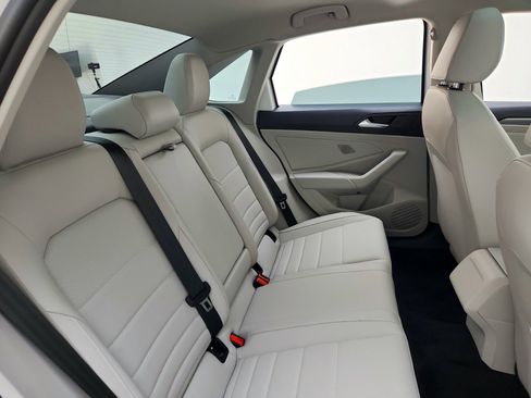 Used 2024 Volkswagen Jetta SE image 31