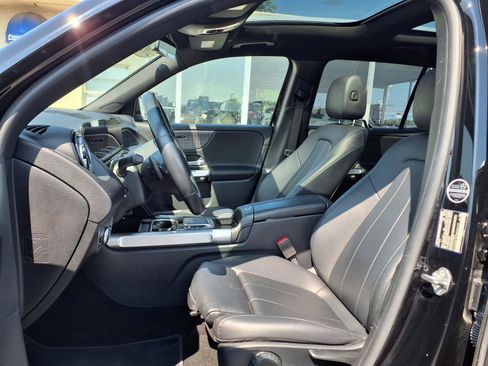 Used 2022 Mercedes-Benz GLB 250 4MATIC w/ Premium Package Lite image 14