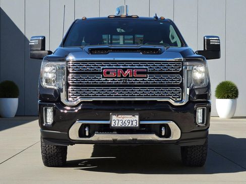 Used 2021 GMC Sierra 3500 Denali w/ Denali Black Diamond Edition image 6