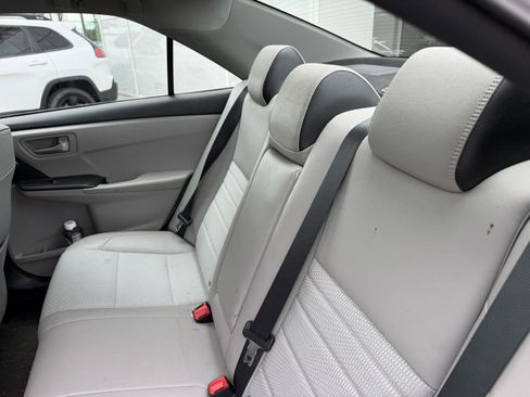 Used 2017 Toyota Camry SE FWD image 11