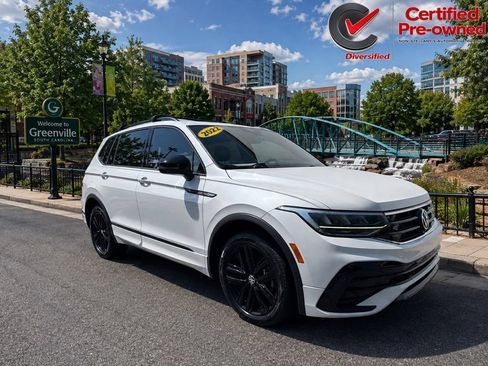 Used 2022 Volkswagen Tiguan SE R-Line FWD image 1