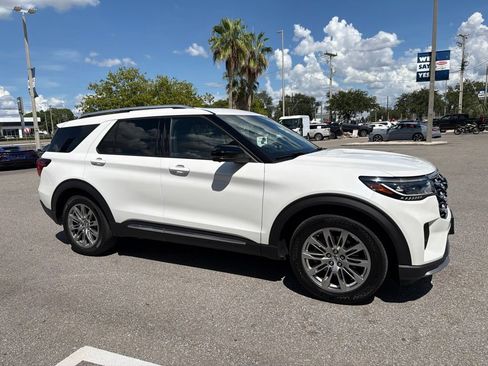 Used 2025 Ford Explorer Platinum RWD image 13