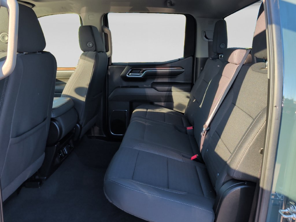 Used 2025 Chevrolet Silverado 1500 LT AWD/4WD image 31