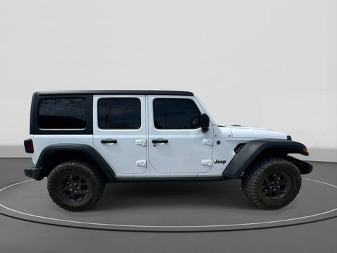 Used 2024 Jeep Wrangler Unlimited image 3