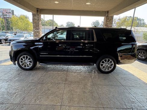 Used 2017 GMC Yukon XL Denali w/ Open Road Package AWD/4WD image 9